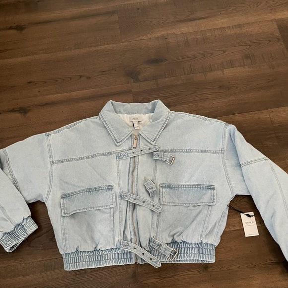 Forever 21 Jackets & Blazers - Forever 21 Light Wash Denim linned Jacket